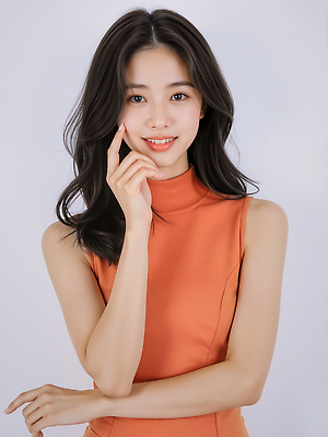 JPG 모델 편집이미지 헤어스타일 여자 패션 포즈 백그라운드 미소 화장 뷰티 카메라 촬영 주황색 오브젝트 의료성형뷰티 스타일 편집실사 AI인물포토 AI콘텐츠 컬러 표정 사람 전자제품 CG 파일형식 AI포토