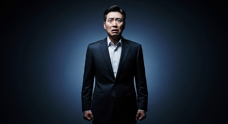 JPG 편집이미지 남자 감정 비즈니스 조명 표정 사람 발표 긴장 심각 의료성형뷰티 편집실사 AI인물포토 AI콘텐츠 컨셉 CG 파일형식 AI포토