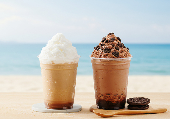 JPG 편집이미지 음료 바다 아이스크림 디저트 해변 여름 초콜릿 더위 시원함 패키지 나란히 편집실사 컵빙수 AI포토 AI콘텐츠 계절 음식 날씨 CG 빙수 파일형식