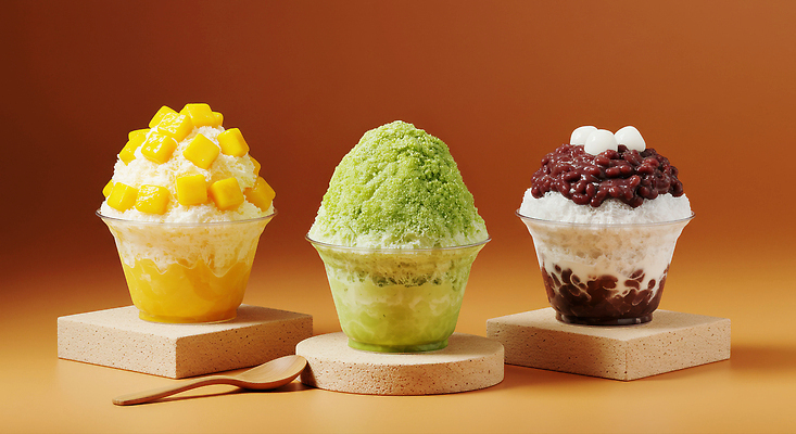 JPG 편집이미지 컬러 과일 디저트 여름 식사 스탠드 맛 시원함 녹차 크림 즐거움 빙수 망고 팥 편집실사 컵빙수 AI포토 AI콘텐츠 계절 감정 음식 컨셉 조명 차_음료 CG 열대과일 파일형식