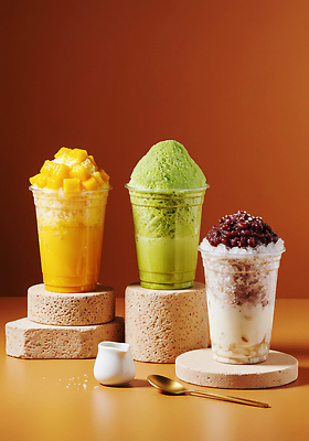 JPG 편집이미지 음료 컬러 과일 아이스크림 디저트 여름 맛 차가움 시원함 녹차 크림 즐거움 망고 팥빙수 편집실사 컵빙수 AI포토 AI콘텐츠 계절 감정 음식 컨셉 차_음료 CG 열대과일 빙수 파일형식