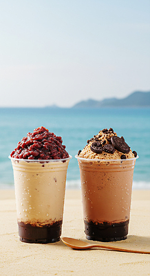 JPG 편집이미지 음료 바다 휴가 디저트 해변 여름 햇빛 시원함 즐거움 팥빙수 크럼블 편집실사 컵빙수 AI포토 AI콘텐츠 계절 감정 음식 태양 CG 빙수 파일형식