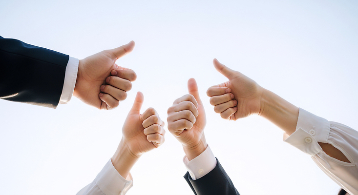 JPG 편집이미지 손 문화 하늘 협력 여러명 희망 엄지손가락 표현 긍정 점검 소통 참여 의료성형뷰티 상호작용 편집실사 AI인물포토 AI콘텐츠 감정 다수 컨셉 손가락 사람 신체부위 CG 파일형식 AI포토