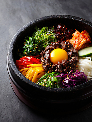 JPG 편집이미지 한식 채소 김치 육류 양념 고추장 비빔밥 노른자 돌솥 건강식 색감 참깨 현미 편집실사 AI포토 AI콘텐츠 음식 식재료 곡류 계란 CG 깨 파일형식