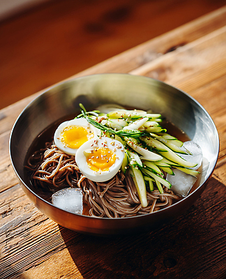 JPG 편집이미지 한식 음식 재료 반찬 오이 요리 여름 계란 식사 상차림 냉면 건강식 메밀면 간편조리식품 편집실사 AI포토 AI콘텐츠 계절 채소 여름음식 알 면류 CG 파일형식