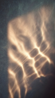 JPG 모양 편집이미지 디자인 물결 패턴 조명 그림자 빛 반사 흐름 감각 질감 편집실사 AI포토 AI콘텐츠 컨셉 무늬 CG 파일형식