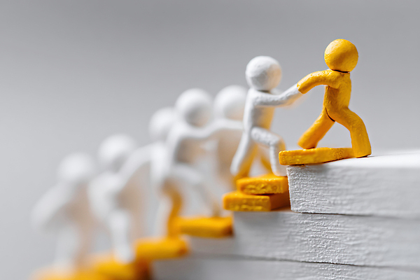 JPG 편집이미지 상징 모션 성공 협력 사람 모형 계단 도전 성장 도움 목표 열정 연대 편집실사 AI포토 AI콘텐츠 감정 컨셉 CG 파일형식