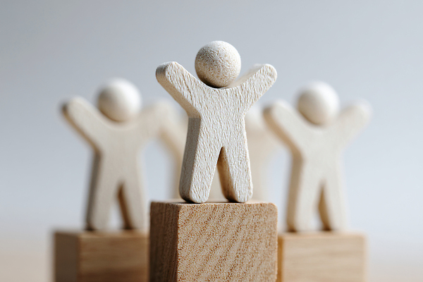 JPG 편집이미지 디자인 상징 조각 협력 사람 표현 사회 조직 그룹 플랫폼 위치 리더쉽 창의력 편집실사 AI포토 AI콘텐츠 교통시설 CG 공동체 파일형식