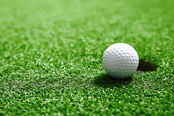 JPG 편집이미지 여유 스포츠 골프 모션 자연 아침 골프공 경기 잔디 파란색 운동 구멍 클럽 조용 퍼팅 편집실사 AI포토 AI콘텐츠 주간 식물 감정 컬러 포즈 공 골프용품 건강 구기 CG 생태계 파일형식