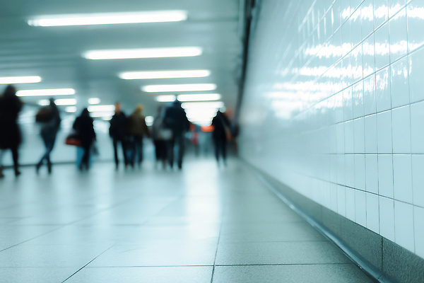 JPG 편집이미지 이동 조명 거리 대중교통 여러명 일상 도시 뉴스 전철 소음 통행 대합실 의료성형뷰티 편집실사 AI포토 AI인물포토 AI콘텐츠 육상교통 교통수단 다수 컨셉 사람 라이프 소리 공간 CG 파일형식