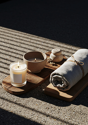 JPG 나무 편집이미지 화분 촛불 자연 아침 집안 휴식 조명 인테리어 수건 평화 분위기 편안함 오브젝트 편집실사 AI포토 AI콘텐츠 주간 식물 디자인 컨셉 초 실내 위생용품 감각 CG 생태계 파일형식