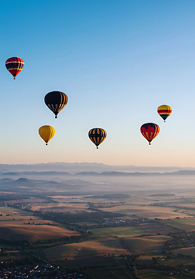 JPG 구름 편집이미지 컬러 여행 자연 하늘 풍경 공중 평화 자유 도전 열기구 저녁 경관 편집실사 AI포토 AI콘텐츠 자연요소 컨셉 항공교통 야간 CG 생태계 파일형식