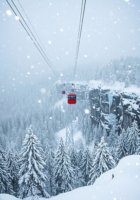JPG 편집이미지 그릇 여행 설경 겨울 자연 산 풍경 운동 고요 절벽 탐험 눈 숲 집중 케이블카 편집실사 AI포토 AI콘텐츠 자연요소 식기 계절 컨셉 날씨 건강 CG 생태계 파일형식