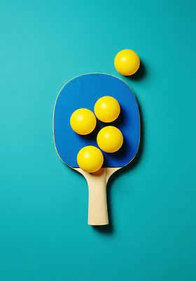 JPG 편집이미지 스포츠 백그라운드 놀이 파란색 장난감 운동 경쟁 게임 라켓 탁구 연습 즐거움 편집실사 AI포토 AI콘텐츠 감정 스포츠용품 컬러 컨셉 건강 구기 CG 파일형식