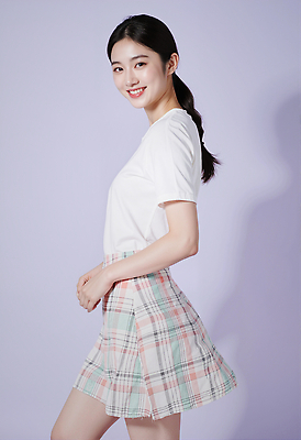 JPG 편집이미지 여자 패션 포즈 백그라운드 티셔츠 미소 여름 치마 보라색 매력적 흰색 체크표시 의료성형뷰티 스타일 편집실사 AI포토 AI인물포토 AI콘텐츠 계절 컬러 컨셉 셔츠 하의 표정 사람 CG 확인 파일형식