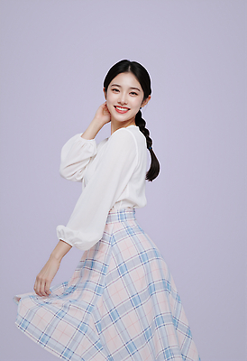 JPG 모델 편집이미지 긴머리 옷 여자 패션 행복 포즈 백그라운드 미소 촬영 체크무늬 뷰티풀 플레어스커트 의료성형뷰티 스타일 편집실사 AI포토 AI인물포토 AI콘텐츠 헤어스타일 감정 무늬 표정 사람 치마 CG 파일형식