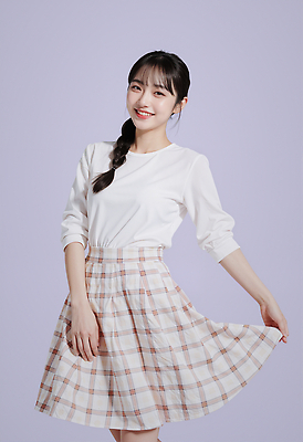 JPG 편집이미지 옷 여자 패션 포즈 미소 일상 치마 편안함 체크무늬 단정 보라색배경 의료성형뷰티 스타일 편집실사 AI포토 AI인물포토 AI콘텐츠 백그라운드 컨셉 무늬 하의 표정 사람 라이프 보라색 감각 CG 파일형식