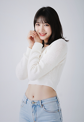 JPG 편집이미지 손 여자 패션 행복 감정 얼굴 포즈 컨셉 미소 촬영 뷰티풀 의료성형뷰티 스타일 편집실사 AI포토 AI인물포토 AI콘텐츠 표정 사람 신체부위 CG 파일형식