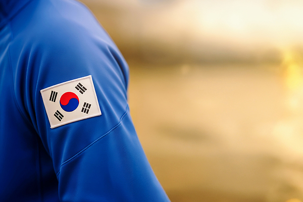 JPG 편집이미지 옷 남자 스포츠 유니폼 모션 협력 한국 파란색 운동 햇빛 국기 연습 의료성형뷰티 편집실사 AI포토 AI인물포토 AI콘텐츠 아시아 컬러 건강 사람 태양 CG 파일형식