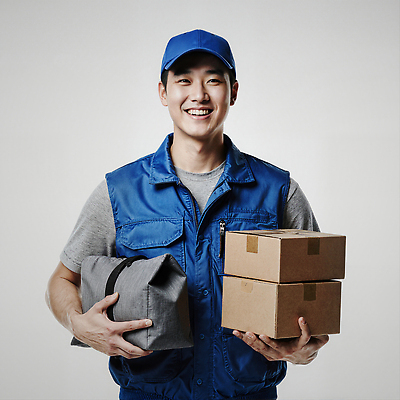 JPG 편집이미지 직업 남자 미소 쇼핑 상자 매력적 업무 작업 직장인 택배기사 상품 배송 서비스 소포 의료성형뷰티 편집실사 AI포토 AI인물포토 AI콘텐츠 택배없는날 컨셉 표정 사람 배달원 CG 제도 파일형식