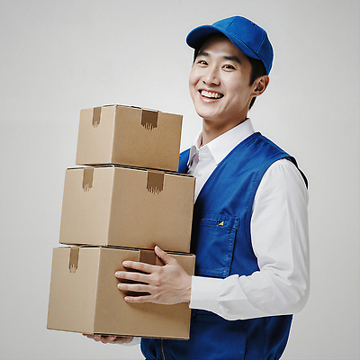 JPG 편집이미지 포장 모션 미소 상자 운송업 작업 택배기사 상품 고객 배송 직원 서비스 물류 효율 의료성형뷰티 편집실사 AI포토 AI인물포토 AI콘텐츠 택배없는날 산업 컨셉 표정 배달원 CG 제도 파일형식