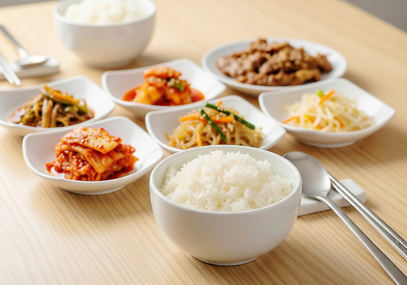 JPG 편집이미지 전통 식기 한식 재료 탁자 밥 반찬 요리 식사 저녁식사 맛 아침식사 식사준비 편집실사 AI포토 AI콘텐츠 음식 가구 컨셉 CG 준비 파일형식