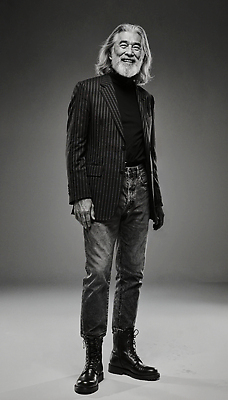 JPG 모델 편집이미지 옷 패션 남자 중년 포즈 넥타이 캐주얼 검은색 줄무늬 재킷 멋 의료성형뷰티 스타일 편집실사 AI포토 AI인물포토 AI콘텐츠 잡화 컬러 무늬 사람 성인 외투 CG 파일형식