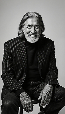 JPG 편집이미지 헤어스타일 패션 남자 포즈 수염 흑백 표정 미소 줄무늬 재킷 분위기 우아함 개성 의료성형뷰티 편집실사 AI포토 AI인물포토 AI콘텐츠 컨셉 무늬 촬영기법 사람 외투 CG 파일형식