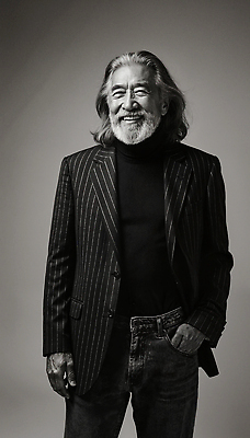 JPG 편집이미지 옷 패션 노년 조명 미소 사진촬영 줄무늬 재킷 매력적 편안함 스웨터 모던 의료성형뷰티 스타일 세련 편집실사 AI포토 AI인물포토 AI콘텐츠 컨셉 상의 무늬 표정 성인 촬영 외투 감각 CG 파일형식