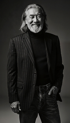 JPG 편집이미지 헤어스타일 옷 패션 남자 중년 백그라운드 수염 표정 미소 정장 자신감 의료성형뷰티 스타일 편집실사 AI포토 AI인물포토 AI콘텐츠 감정 사람 성인 CG 파일형식