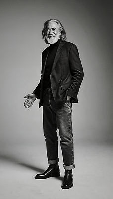 JPG 모델 편집이미지 손 패션 남자 포즈 백그라운드 스튜디오 조명 미소 촬영 재킷 청바지 표현 의료성형뷰티 스타일 세련 편집실사 AI포토 AI인물포토 AI콘텐츠 바지 표정 사람 신체부위 외투 CG 파일형식