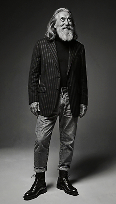 JPG 편집이미지 헤어스타일 패션 검은배경 수염 청바지 자신감 모던 의료성형뷰티 스타일 편집실사 AI포토 AI인물포토 AI콘텐츠 감정 백그라운드 바지 검은색 CG 파일형식