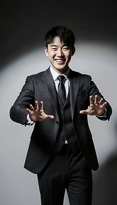 JPG 편집이미지 손 남자 포즈 흑백 표정 미소 정장 손짓 촬영 자신감 분위기 고급 의료성형뷰티 스타일 편집실사 AI포토 AI인물포토 AI콘텐츠 옷 감정 컨셉 모션 촬영기법 사람 신체부위 CG 파일형식
