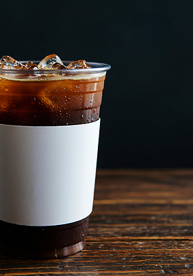 JPG 편집이미지 커피 음료 디저트 얼음 카페 커피잔 시원함 아이스커피 나무탁자 오후 편집실사 AI포토 AI콘텐츠 자연요소 음식 탁자 잔 상점 CG 파일형식