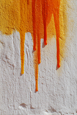 JPG 편집이미지 디자인 예술 벽 백그라운드 벽면 주황색 물감 흐름 흰색 표현 질감 작품 화사함 색감 편집실사 AI포토 AI콘텐츠 컬러 컨셉 미술 미술도구 CG 파일형식