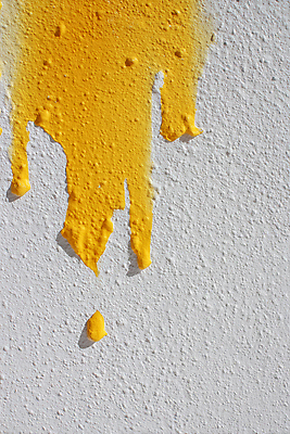 JPG 편집이미지 디자인 건축 예술 벽 컬러 재료 표면 노란색 페인트 흐름 흰색 작업 오브젝트 장면 편집실사 AI포토 AI콘텐츠 컨셉 CG 파일형식