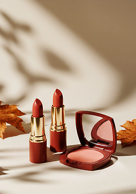 JPG 편집이미지 패션 컬러 백그라운드 뷰티 갈색 주황색 화장품 립스틱 가을 분위기 볼터치 편집실사 AI포토 AI콘텐츠 계절 컨셉 화장 CG 파일형식