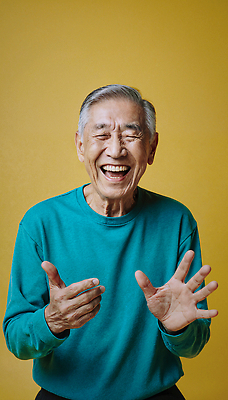 JPG 편집이미지 노년 행복 감정 백그라운드 표정 웃음 사람 손짓 노란색 기쁨 즐거움 그림 순간 의료성형뷰티 편집실사 AI포토 AI인물포토 AI콘텐츠 컬러 모션 성인 CG 파일형식