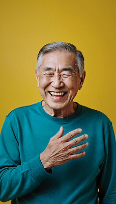 JPG 편집이미지 노년 행복 감정 얼굴 백그라운드 따뜻함 건강 미소 웃음 사람 라이프 긍정 소통 순간 의료성형뷰티 편집실사 AI포토 AI인물포토 AI콘텐츠 컨셉 표정 성인 생활 신체부위 CG 파일형식