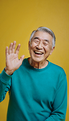 JPG 편집이미지 손 할아버지 행복 백그라운드 가족 친절 표정 웃음 사람 노란색 기쁨 인사 편안함 즐거움 순간 의료성형뷰티 편집실사 AI포토 AI인물포토 AI콘텐츠 노년 남자 감정 컬러 관계 신체부위 예절 감각 CG 파일형식