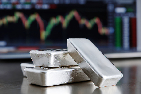 JPG 편집이미지 금융 경제 금속 거래 시장 재산 은색 주식 가격 분석 투자 수익 서류판 편집실사 AI포토 AI콘텐츠 컬러 컨셉 비즈니스 재질 사무용품 CG 파일형식