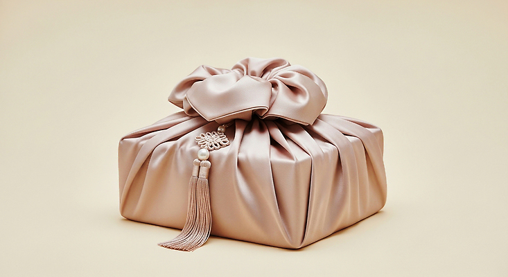 JPG 편집이미지 전통 디자인 리본 포장 선물 이벤트 장식 상자 추석 보자기 고급 노리개 베이지색 정성 추석선물 패브릭 편집실사 AI포토 AI콘텐츠 명절 컬러 컨셉 전통소품 직물 CG 파일형식 천_직물 명절선물