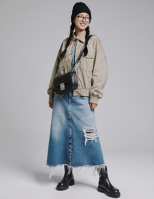 JPG 모델 편집이미지 헤어스타일 옷 여자 패션 캐주얼 치마 주말 코디 의료성형뷰티 스타일 편집실사 AI포토 AI인물포토 AI콘텐츠 하의 사람 CG 파일형식