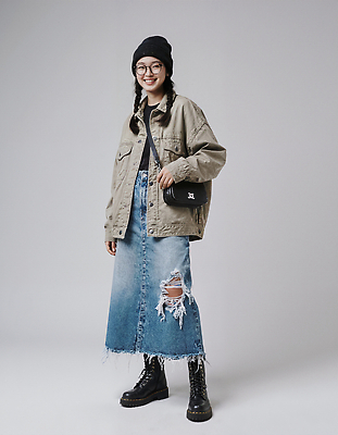 JPG 편집이미지 헤어스타일 패션 포즈 장신구 부츠 캐주얼 검은색 재킷 편안함 모던 비니 의료성형뷰티 스타일 편집실사 AI포토 AI인물포토 AI콘텐츠 모자_잡화 옷 컬러 신발 외투 감각 CG 파일형식