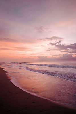 JPG 구름 편집이미지 파도 바다 컬러 자연 하늘 풍경 해변 물 모래사장 고요 일몰 저녁 편집실사 AI포토 AI콘텐츠 자연요소 노을 야간 CG 생태계 파일형식