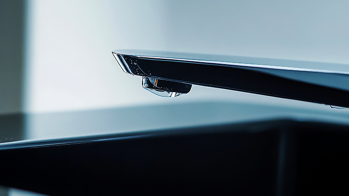 JPG 편집이미지 디자인 물 인테리어 반사 청결 흐름 욕실 물방울 세면대 모던 수도꼭지 부드러움 광택 세면실 편집실사 AI포토 AI콘텐츠 자연요소 컨셉 감각 위생 CG 파일형식