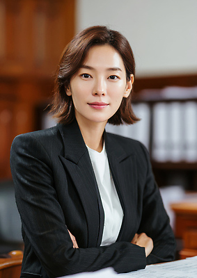 JPG 편집이미지 여자 포즈 의자 회의 조명 표정 정장 업무 자신감 판사 주위 법 법원 법정 의료성형뷰티 편집실사 AI포토 AI인물포토 AI콘텐츠 옷 감정 가구 비즈니스 사람 작업 법률가 CG 파일형식