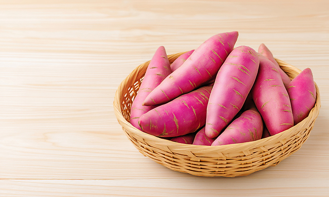 JPG 편집이미지 컬러 재료 디저트 건강 요리 농작물 바구니 식사 신선 맛 배송 유기농 고구마 나무탁자 편집실사 AI포토 AI콘텐츠 웰빙 음식 컨셉 농업 탁자 뿌리채소 CG 파일형식