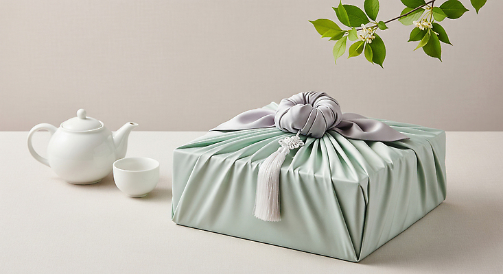 JPG 편집이미지 전통 디자인 문화 예술 포장 식탁 탁자 한국 선물 추석 보자기 도자기 감각 우아함 차 민트색 추석선물 편집실사 AI포토 AI콘텐츠 명절 아시아 음료 컬러 가구 컨셉 CG 파일형식 천_직물 명절선물
