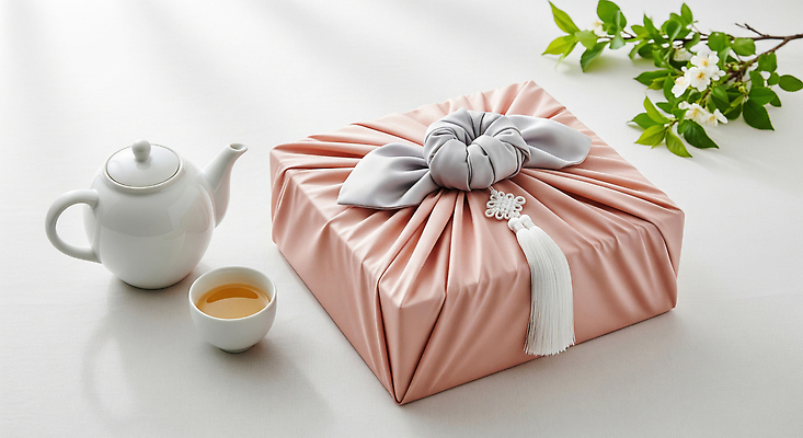 JPG 식물 편집이미지 한국문화 전통 음료 분홍색 포장 탁자 디저트 선물 추석 보자기 분위기 차 편안함 뷰티풀 추석선물 편집실사 AI포토 AI콘텐츠 동양문화 명절 음식 컬러 가구 컨셉 한국 감각 CG 파일형식 천_직물 명절선물